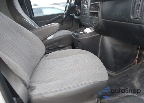 2016 Chevrolet Express 2500 Work Van z USA, uszkodzony, nr VIN 1GCWGBFF1G1226680